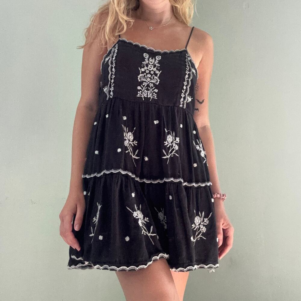 Urban Outfitters Hanna Embroidered Scalloped Babydoll Mini Dress Black Small